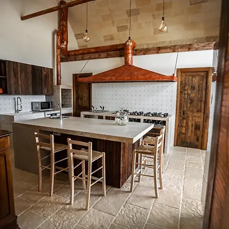 منتجع Masseria Torleanzi Wine Relais سان بييترو فيرنوتيكو
